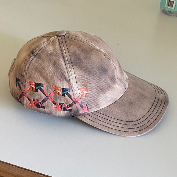 Off White Hat - Picture 1 of 4
